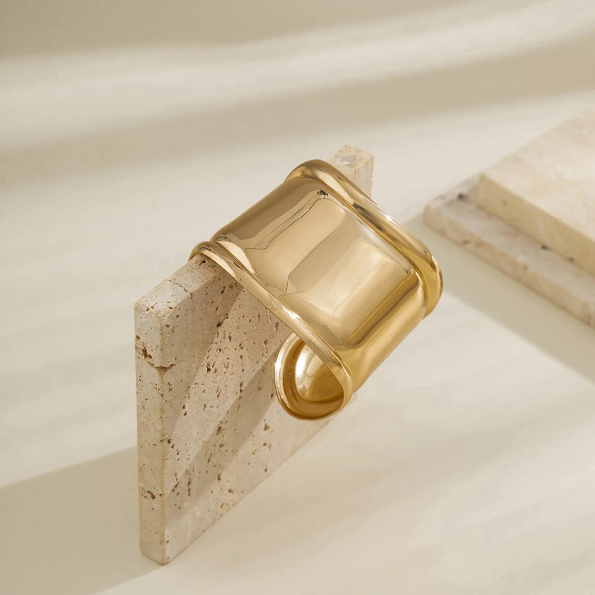 18K Gold fashionable simple wide design versatile hand jewelry