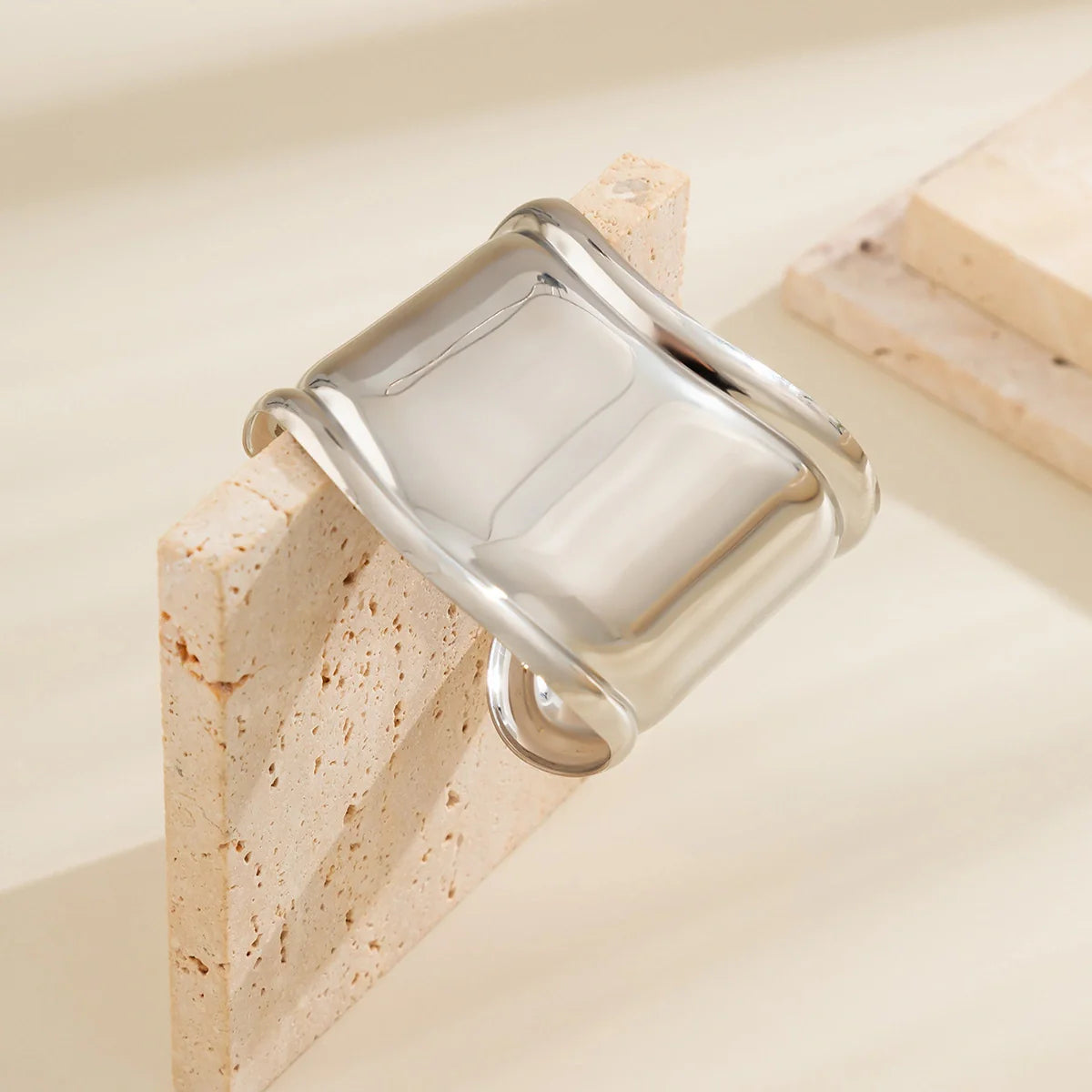 18K Gold fashionable simple wide design versatile hand jewelry