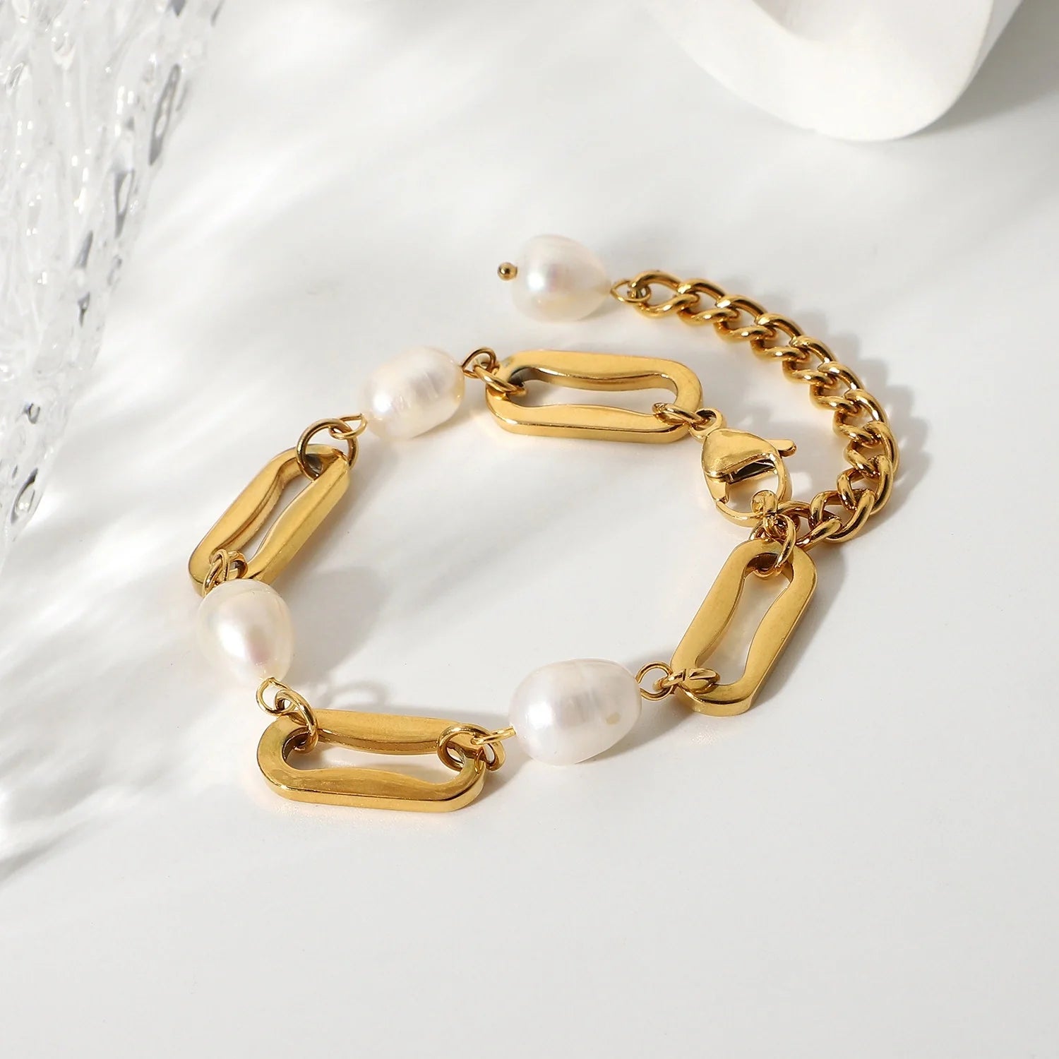 18K Gold Rectangular Chain with Pearl Design High-End Bracelet