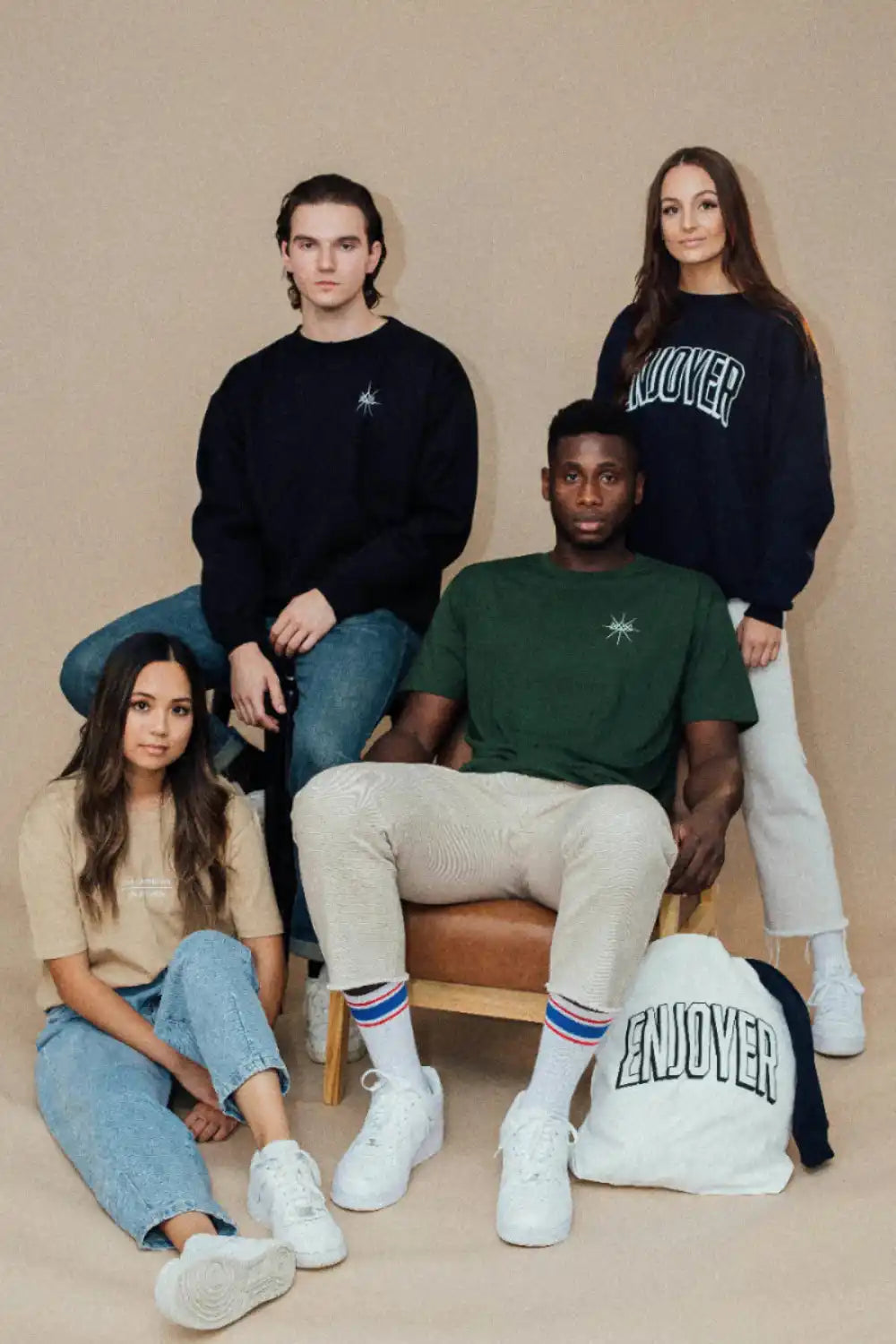 Men Womens wear Topwear t-shirt and Jeans CM Fashion clothing trend
