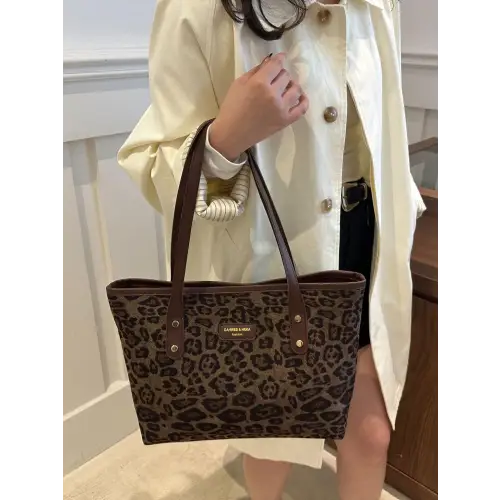 Chic Leopard Polyester Tote Bag with Stylish Brown Straps