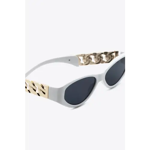 Chic Temple Cat Eye Sunglasses with Gold Chain Detail