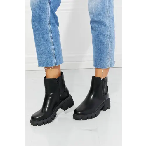 Edgy Chelsea Boots Black