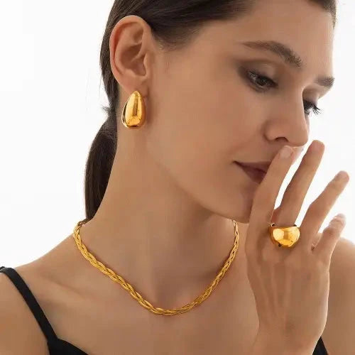 Gold Teardrop Ring Earrings Set