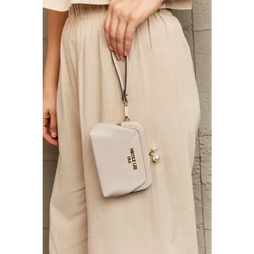 Elegant USA Pearl Coin Purse