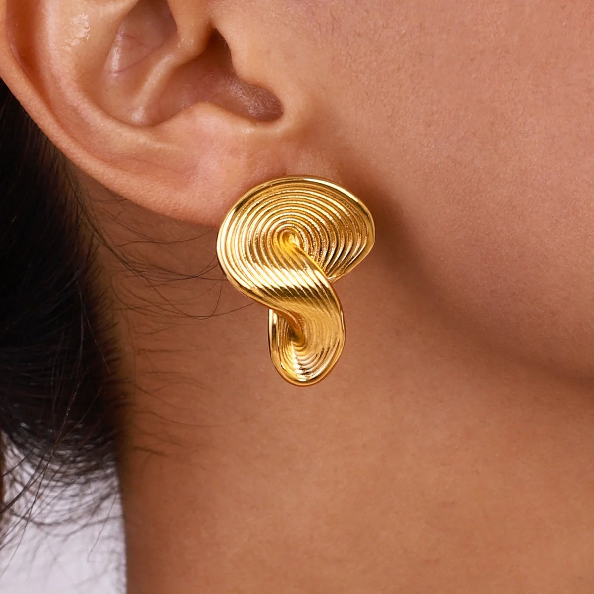 Gold 18K Geometric Twisted Earrings Design