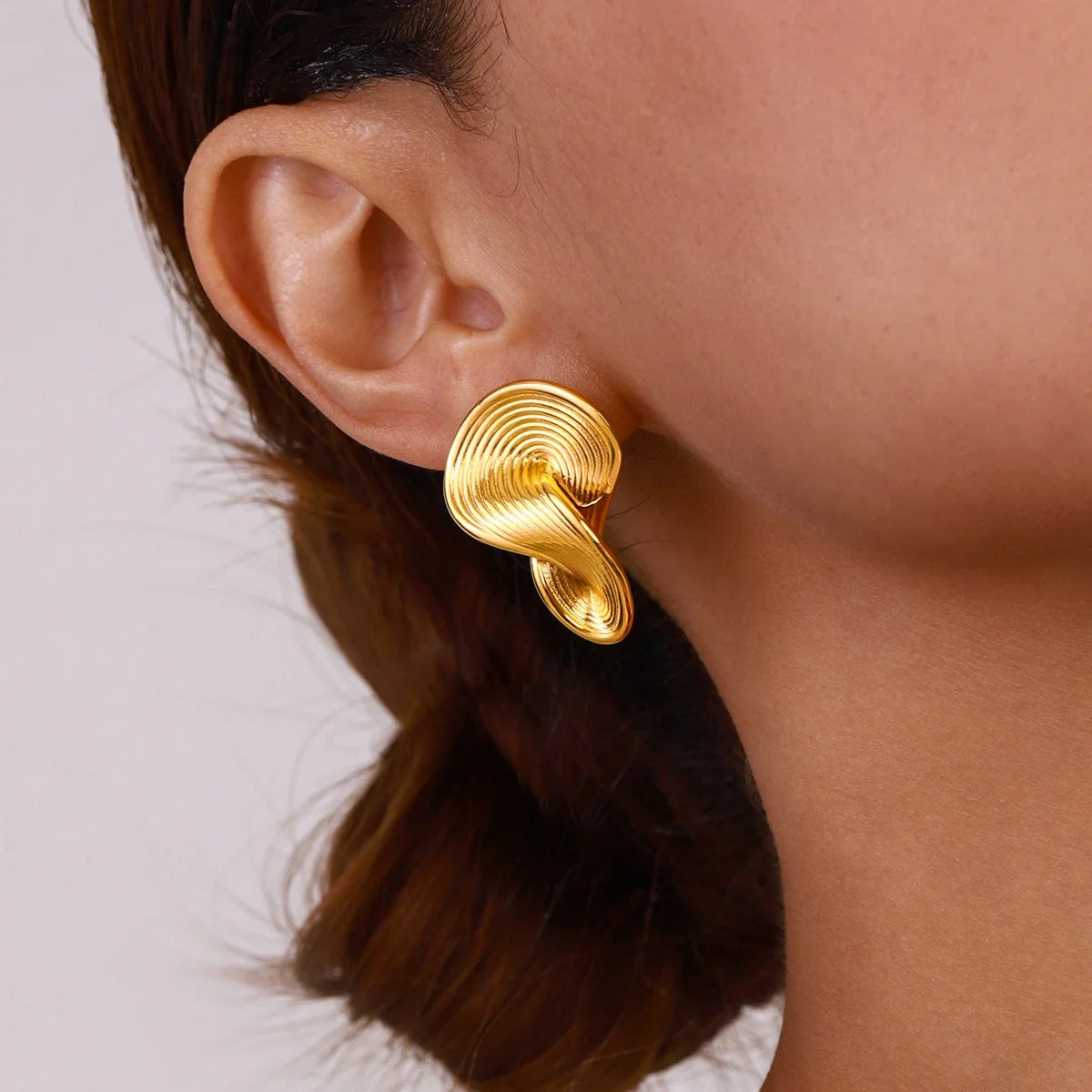 Gold 18K Geometric Twisted Earrings Design