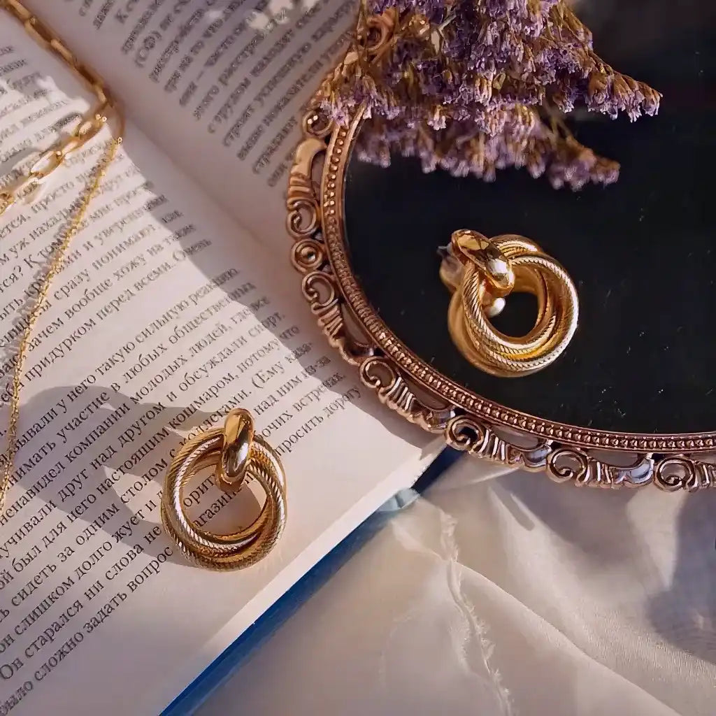 golden_earrings_accessories_CM_Fashion_womens_clothing_trend