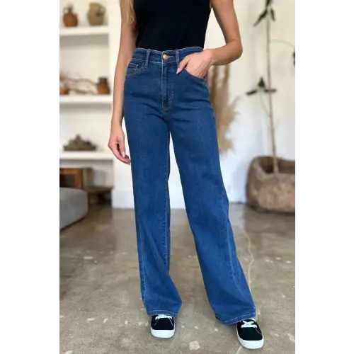 High Rise Jeans Flatter