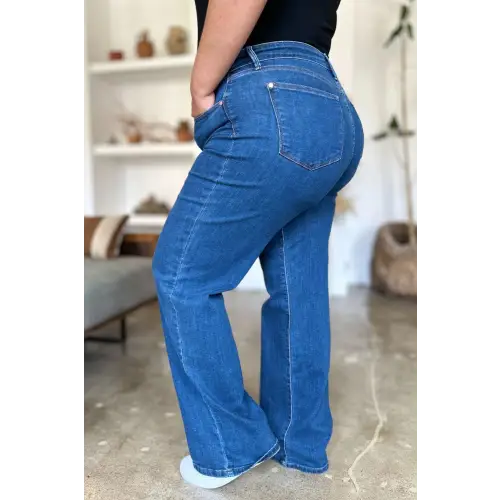 High Rise Jeans Flatter