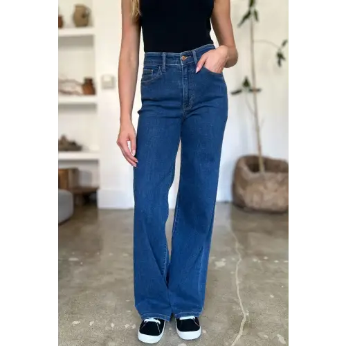 High Rise Jeans Flatter