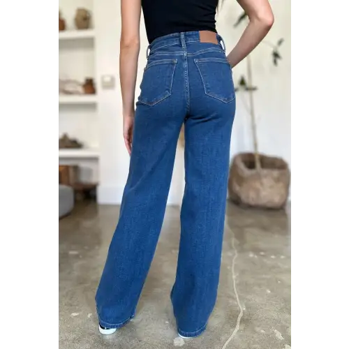 High Rise Jeans Flatter