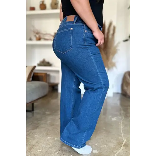 High Rise Jeans Flatter