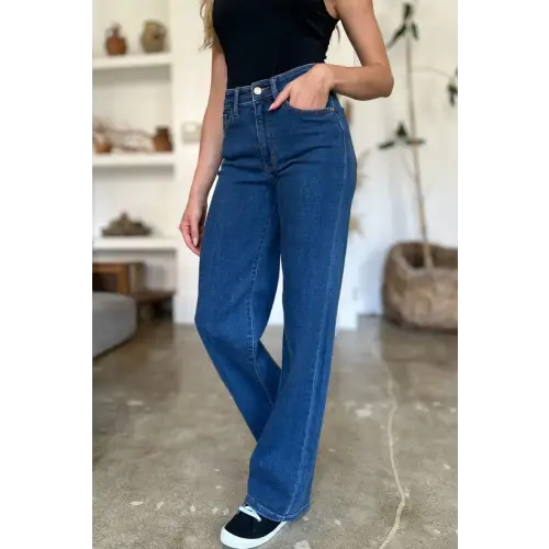 High Rise Jeans Flatter