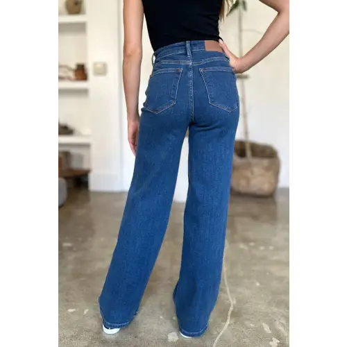 High Rise Jeans Flatter