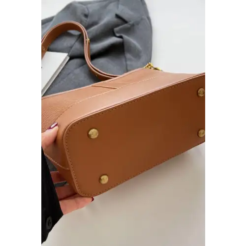 Luxe Brown Leather Shoulder Bag with Elegant Gold Chain Detail