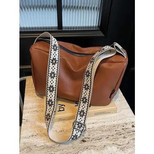 Shimmering Silver Adjustable Strap Crossbody Bag for Effortless Style