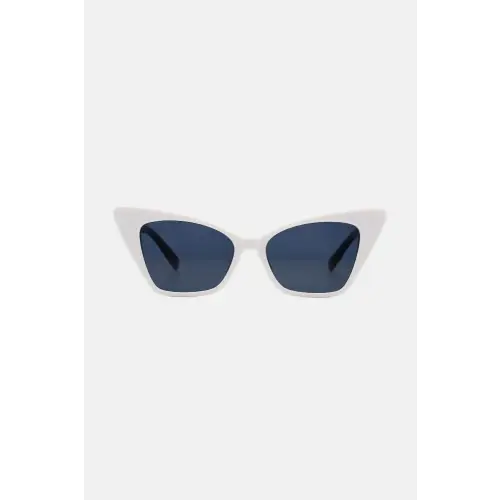 Sleek Black Cat Eye Sunglasses with Acetate Lens