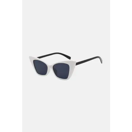 Sleek Black Cat Eye Sunglasses with Acetate Lens