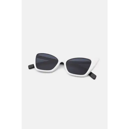 Sleek Black Cat Eye Sunglasses with Acetate Lens