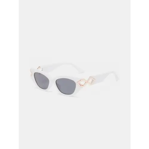 Sleek Black Cat-Eye Sunglasses with Gold Accents in Polycarbonate Frame