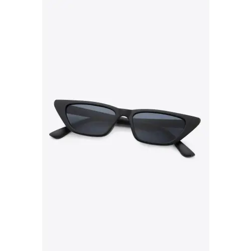 Sleek Black Cat Eye Sunglasses with UV400 Polycarbonate Protection