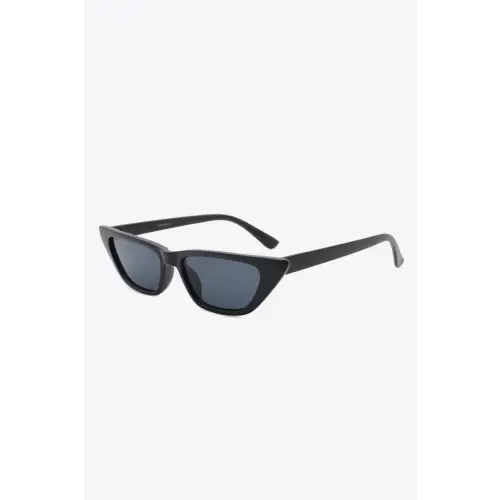 Sleek Black Cat Eye Sunglasses with UV400 Polycarbonate Protection
