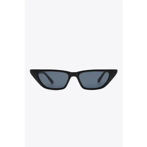 Sleek Black Cat Eye Sunglasses with UV400 Polycarbonate Protection
