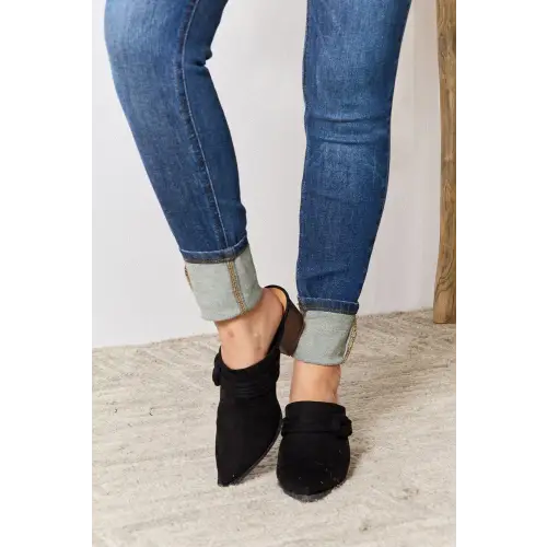 Pointed-Toe Mules Black