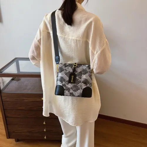 Sleek Leather Snakeskin Print Crossbody Bucket Bag