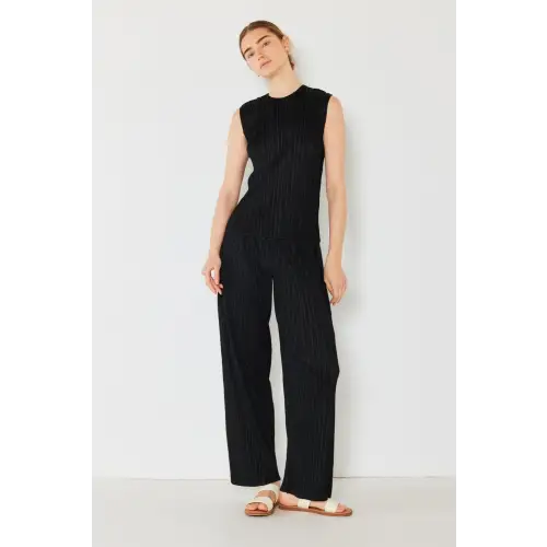 Sleek Pleated Jumpsuit Black