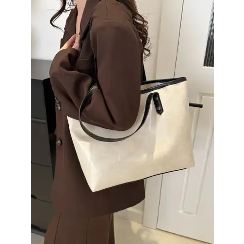Stylish Black Leather Medium Shoulder Bag for Everyday Elegance