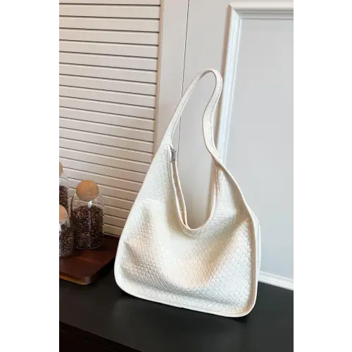 Stylish Black Leather Shoulder Bag for Everyday Elegance