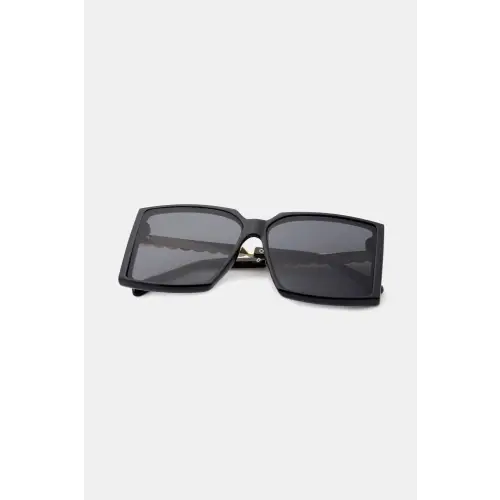 Stylish Black Square Sunglasses with Durable Polycarbonate Frame