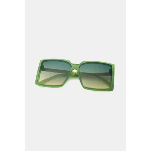 Stylish Black Square Sunglasses with Durable Polycarbonate Frame