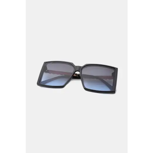 Stylish Black Square Sunglasses with Durable Polycarbonate Frame