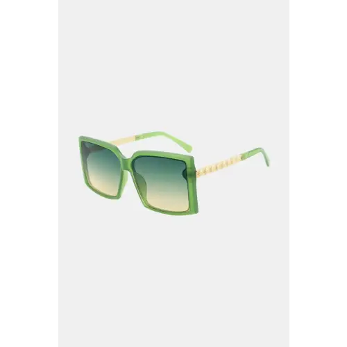 Stylish Black Square Sunglasses with Durable Polycarbonate Frame