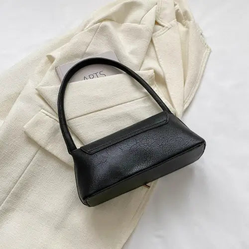 Stylish Brown Leather Shoulder Bag with Elegant Gold Clasp