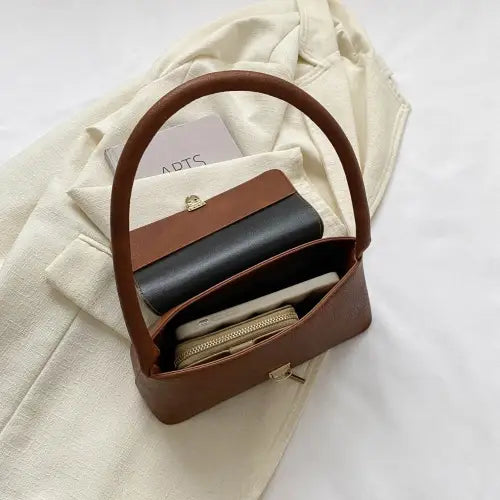 Stylish Brown Leather Shoulder Bag with Elegant Gold Clasp