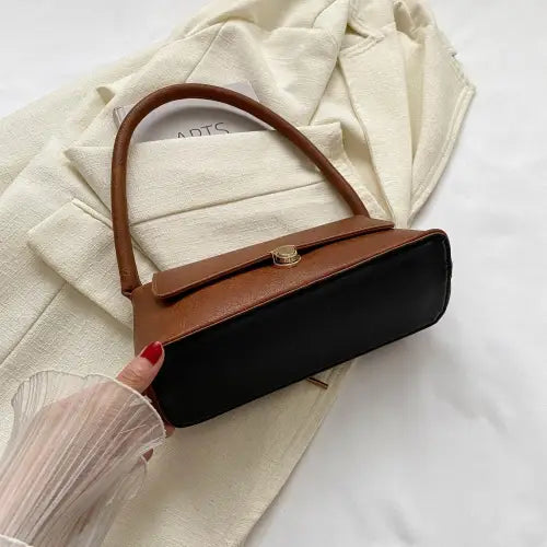 Stylish Brown Leather Shoulder Bag with Elegant Gold Clasp