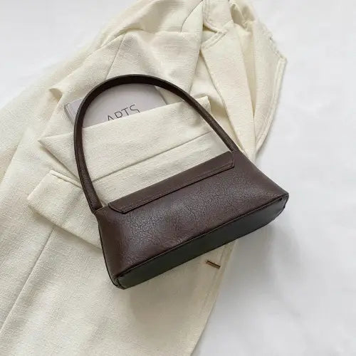 Stylish Brown Leather Shoulder Bag with Elegant Gold Clasp