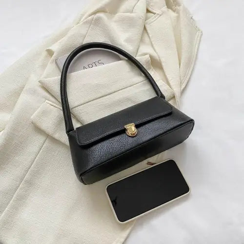 Stylish Brown Leather Shoulder Bag with Elegant Gold Clasp
