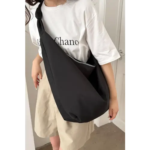 Stylish Oversize Nylon Crossbody Bag for Everyday Adventures
