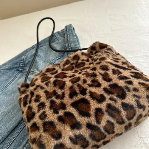 Trendsetting Leopard Furry Shoulder Bags for Fashion-Forward Style