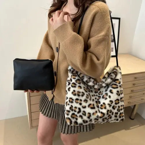 Trendsetting Leopard Furry Shoulder Bags for Fashion-Forward Style