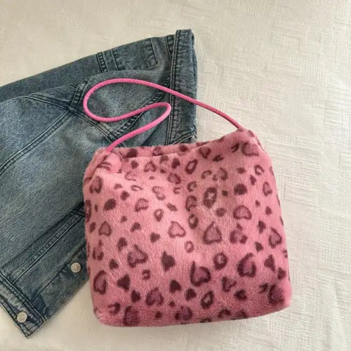 Trendsetting Leopard Furry Shoulder Bags for Fashion-Forward Style