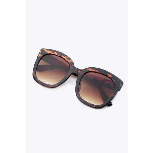 Trendy Tortoiseshell Square Sunglasses with Stylish Gradient Lenses
