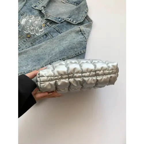 Vibrant Clutch