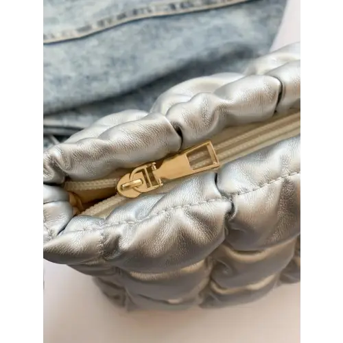 Vibrant Clutch