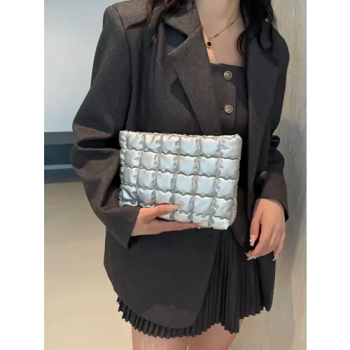 Vibrant Clutch
